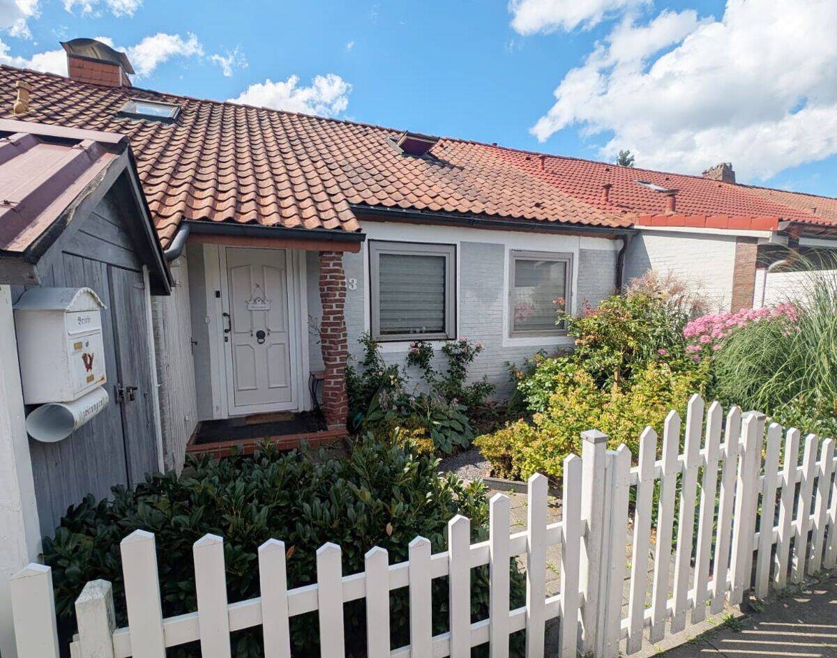 REIHENMITTELHAUS MIT GROSSZÜGIGEM GARTEN UND ÜBERDACHTER TERRASSE IN TOSTEDT, 21255 Tostedt