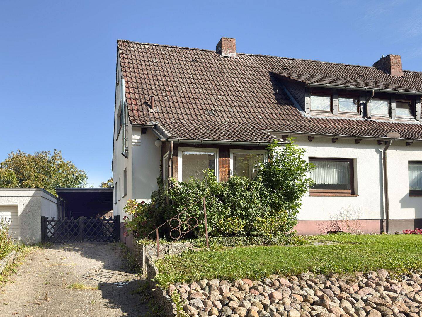Klein, fein, familienfreundlich – Doppelhaushälfte auf großem Grundstück in Bad Oldesloe, 23843 Bad Oldesloe
