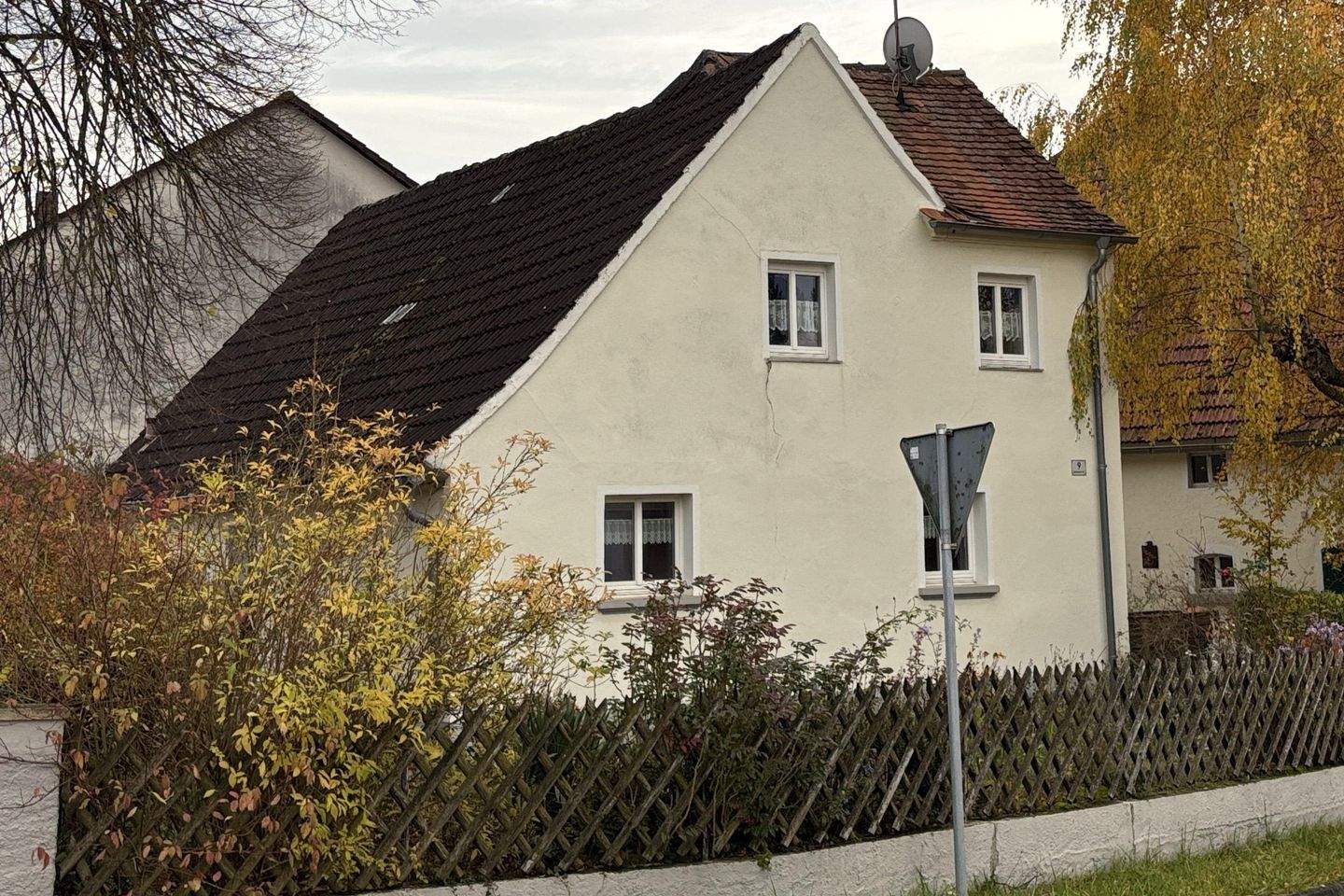 Charmantes Einfamilienhaus in Westheim mit Werkstatt und Garage zu verkaufen, 91747 Westheim
