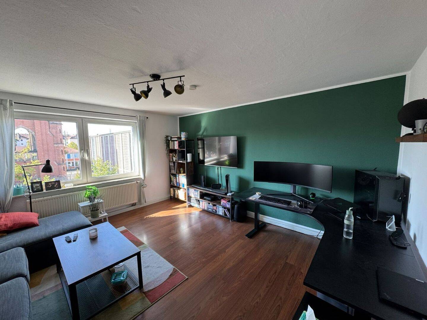 Helle Wohnung mit Balkon und großzügiger Wohnküche! Anfragen bitte nur per E-Mail !, 90443 Nürnberg