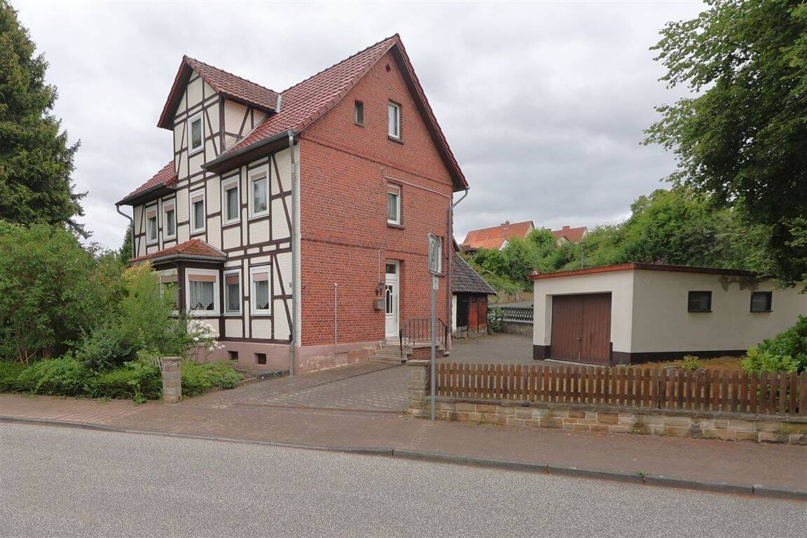 Großzügiges Einfamilienhaus mit Scheune, Garage, Garten und Photovoltaikanlage, 37269 Eschwege