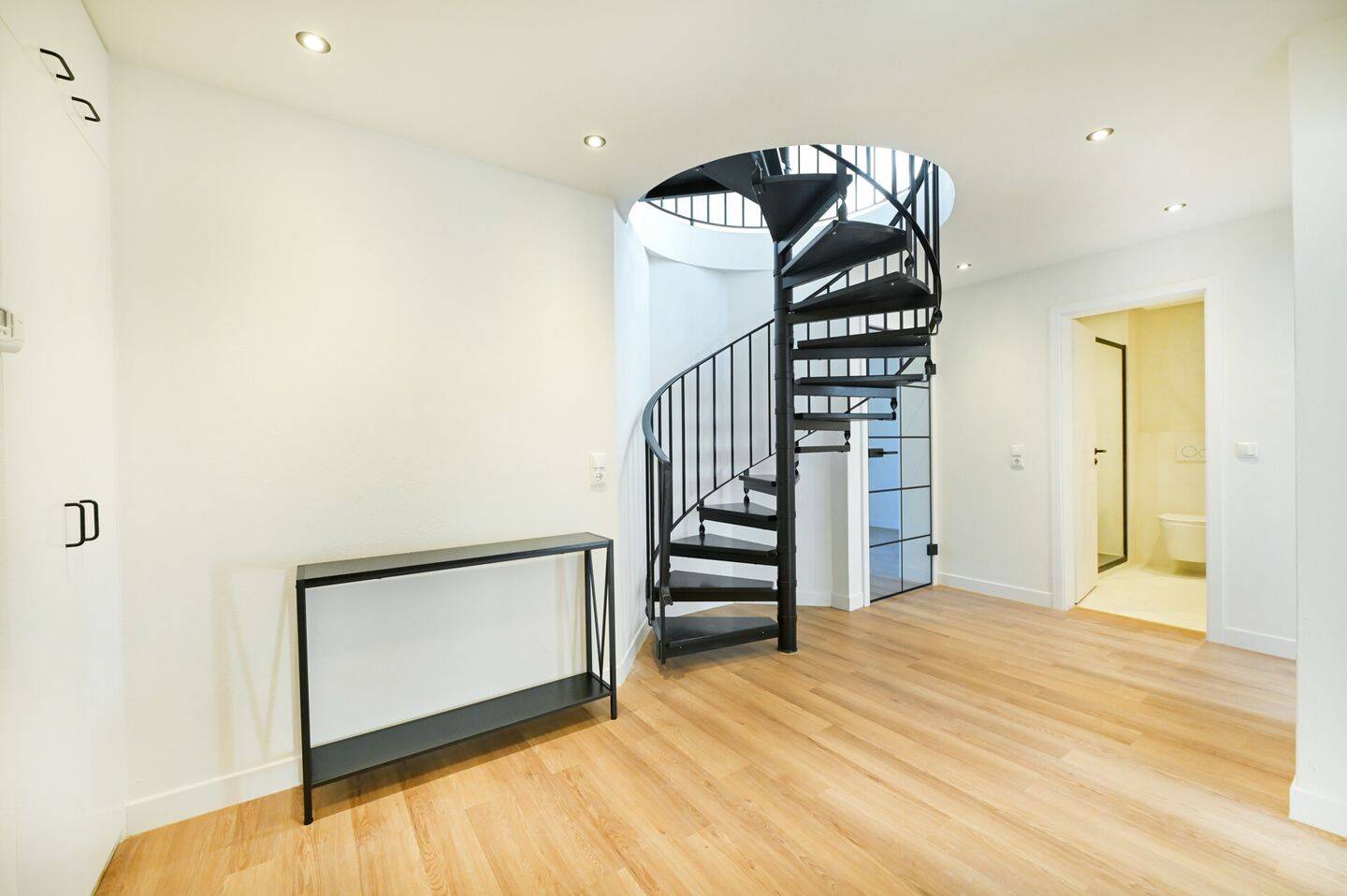 Modernes Wohnen auf zwei Ebenen – Hochwertig kernrenovierte Maisonette-Wohnung mit ca. 100 m², 96450 Coburg
