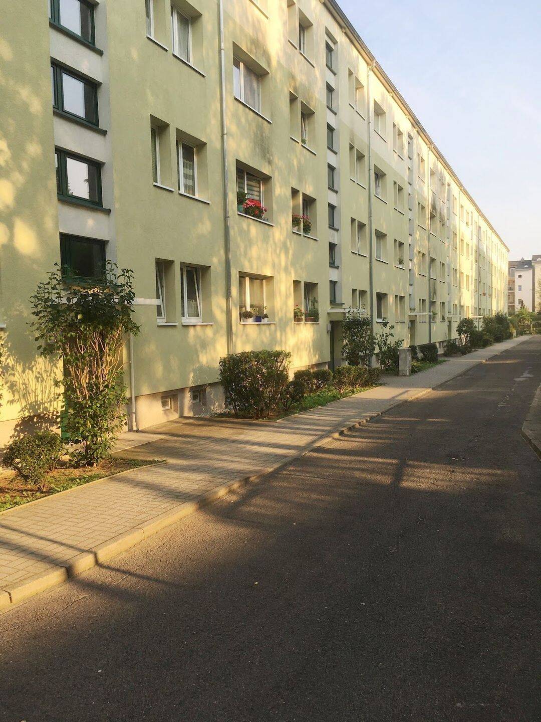 Familienfreundlich wohnen: Ruhig & zentral mit Balkon, 7546 Gera