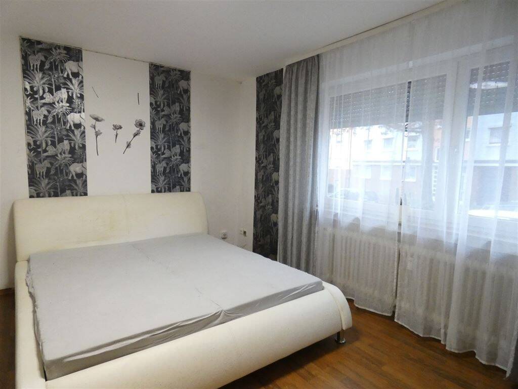 Renovierungsbedürftiges 1-Zimmer-Apartment zum selbst neu Gestalten – Erdgeschoss mit Freisitz, bezugsfrei ab 15.12.2026, 90443 Nürnberg
