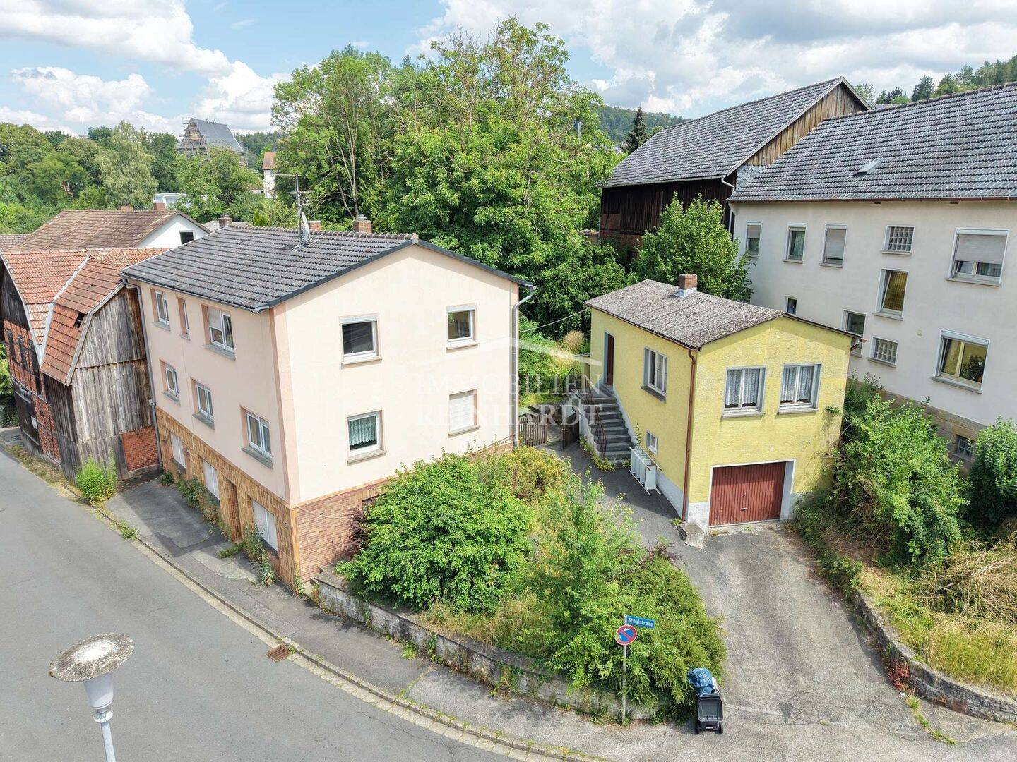 Charmantes Wohnhaus mit spektakulärem, ca. 3.000 m² großem Gartengrundstück, Garagenhaus & Scheune, 96472 Rödental