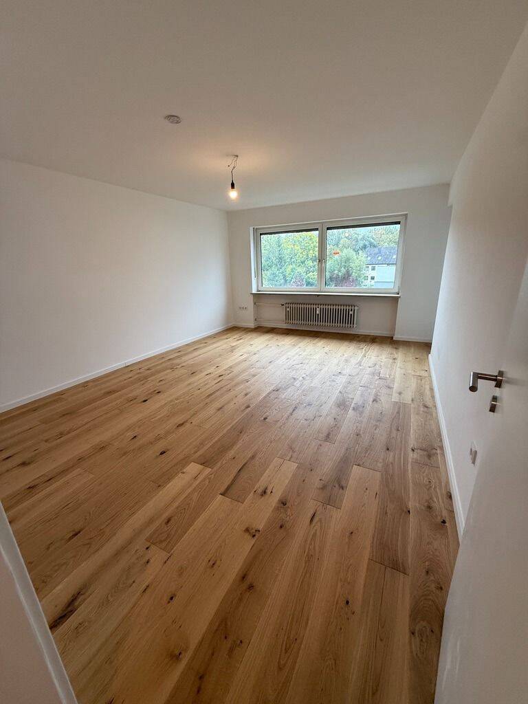 WG? Familie? Frisch renovierte sonnige 3-Zi-Whg. mit Balkon in Freising, 85356 Freising