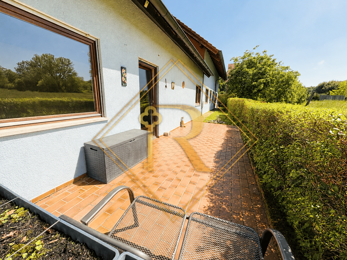 Renovierungsbedürftige Doppelhaushälfte in ruhiger Feldrandlage von Neckarbischofsheim, 74924 Neckarbischofsheim