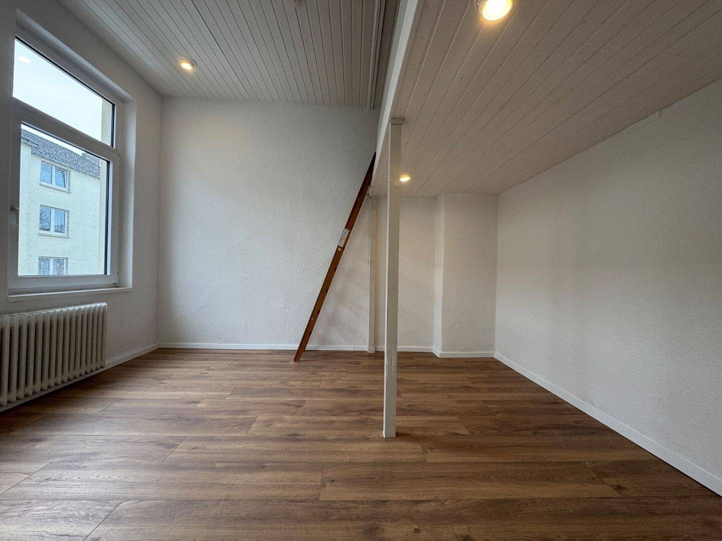 Charmante 1-Zimmer-Eigentumswohnung mit Galerieebene, 26382 Wilhelmshaven (Bant Heppens Innenhafen Innenstadt Siebethsburg)
