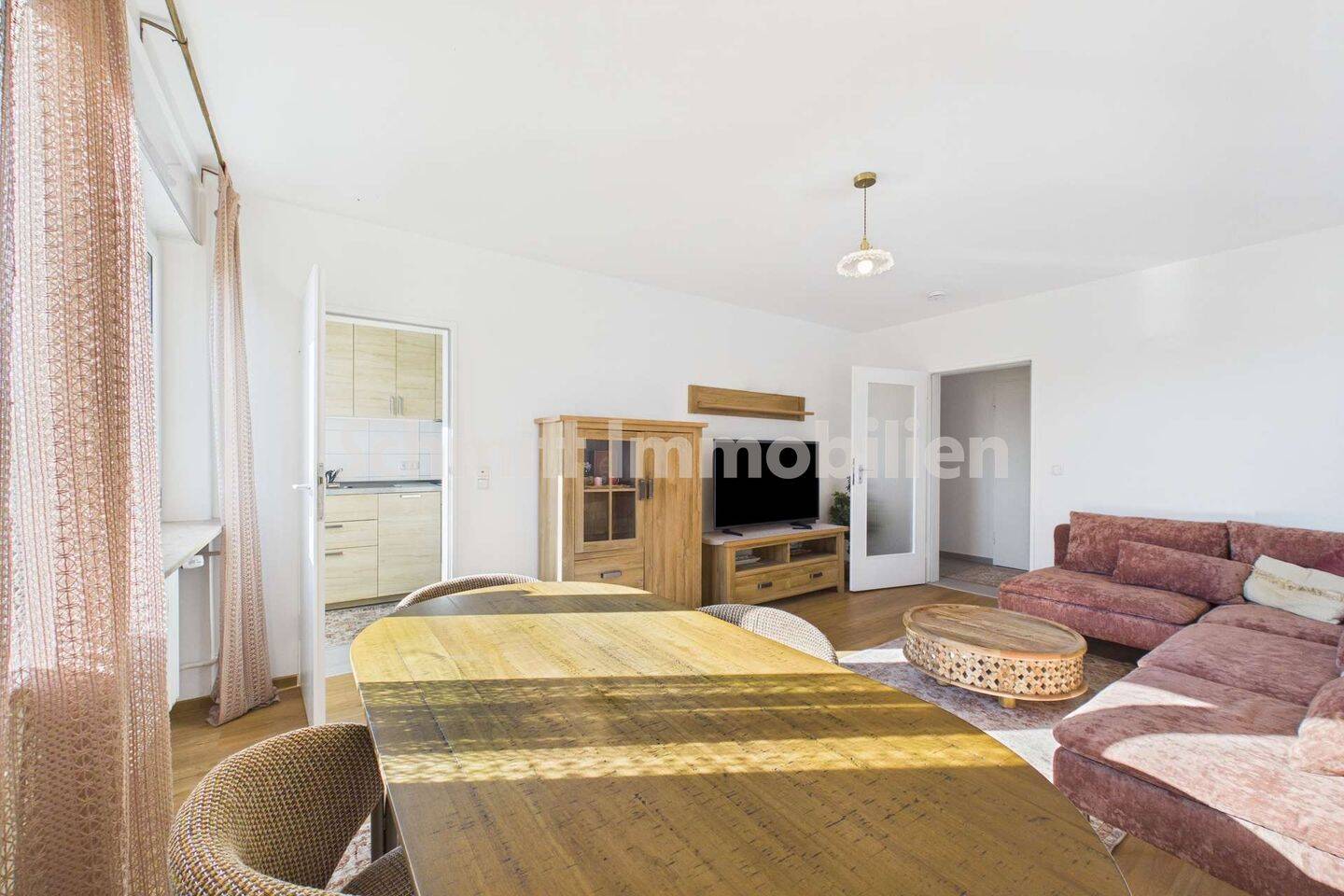 Wohnen mit Ausblick: Helle 2-Zimmer-Wohnung mit Loggia und Aufzug in Frankfurt-Schwanheim, 60529 Frankfurt am Main (Schwanheim)