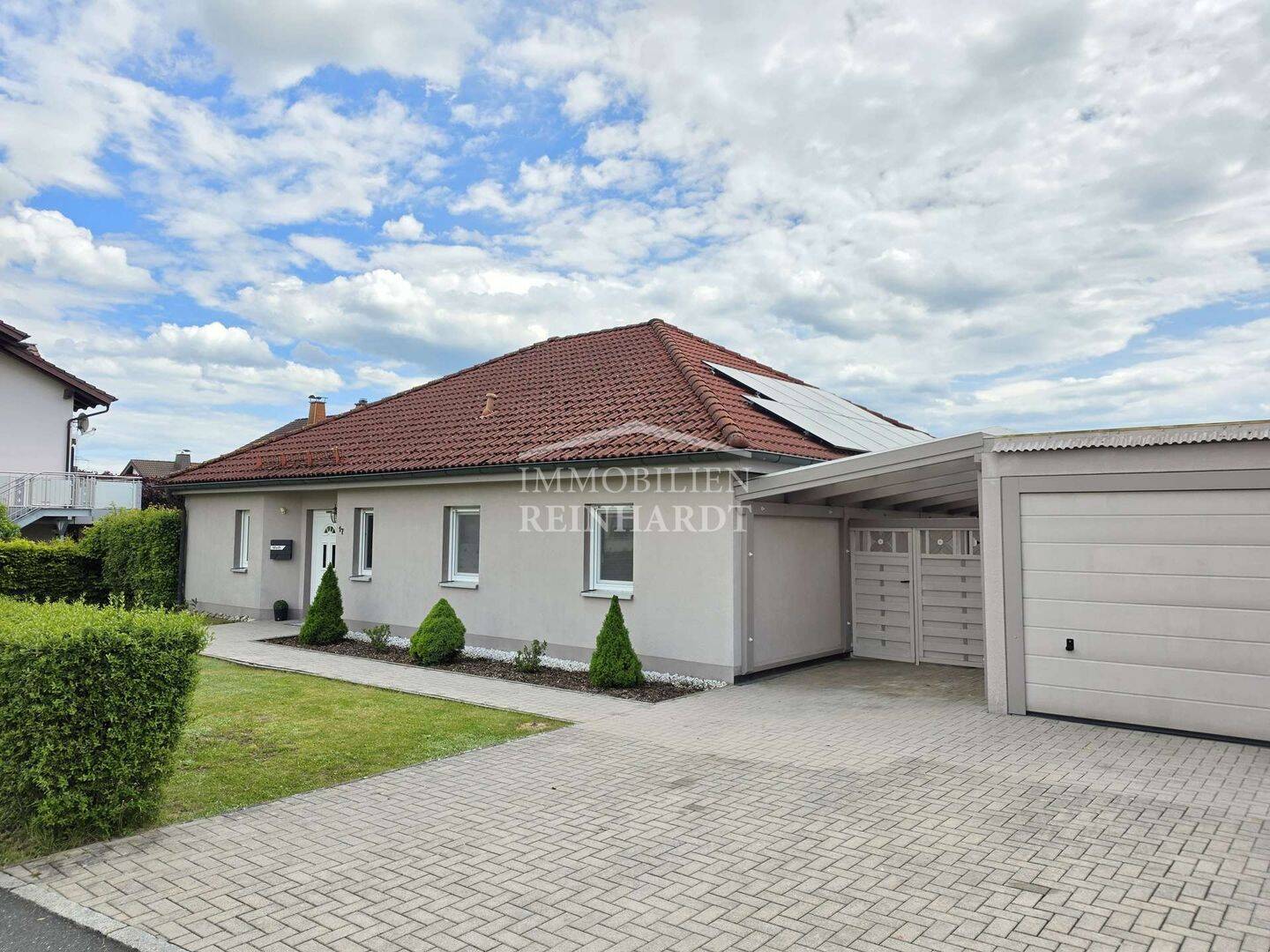Energieeffizienzklasse: A+! Moderner Bungalow, Bj. 2002, mit PV-Anlage (2022)! Minimale Heizkosten!, 96342 Stockheim