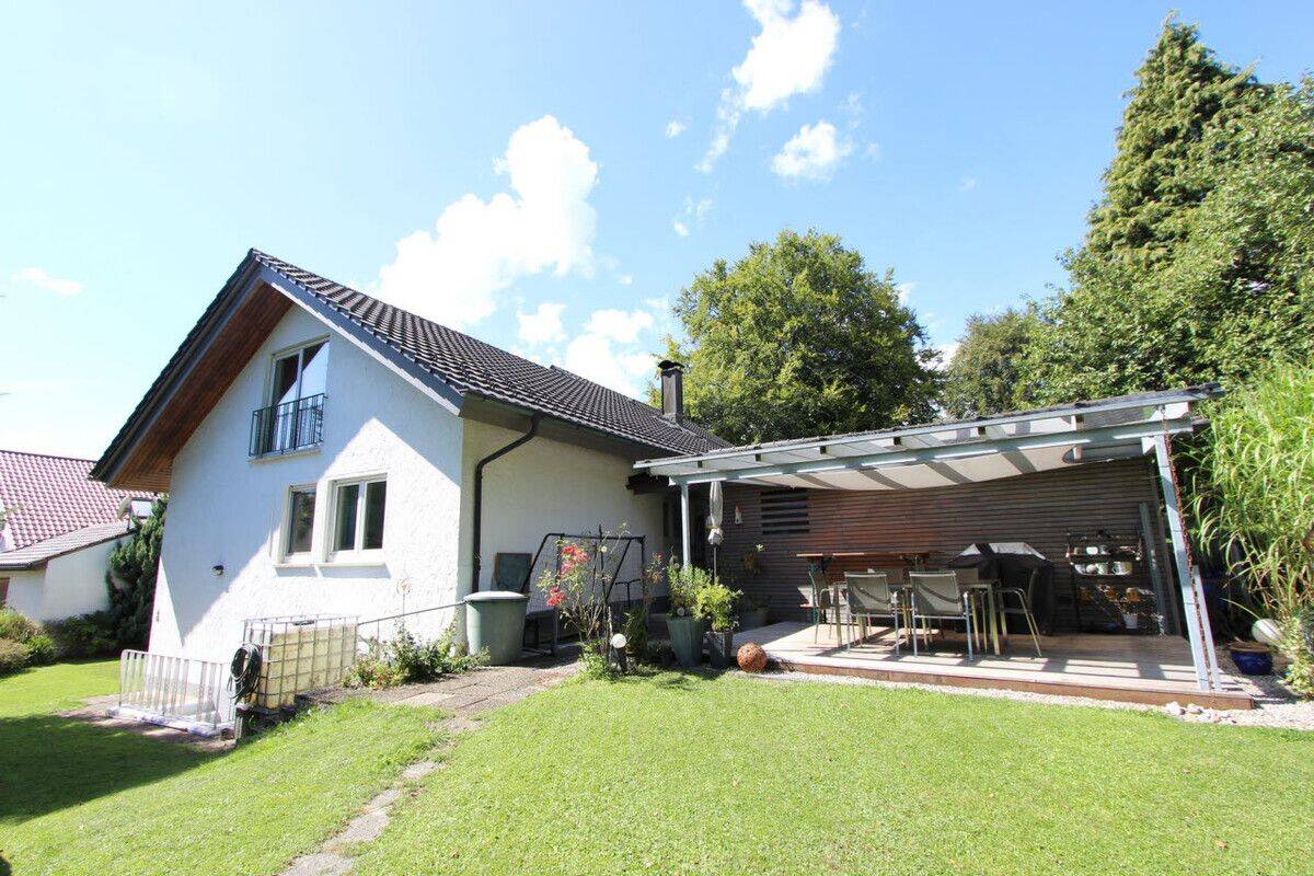Einfamilienhaus mit Einliegerwohnung und unverbaubarem Ausblick in sonniger Lage nahe Wangen, 88239 Wangen im Allgäu