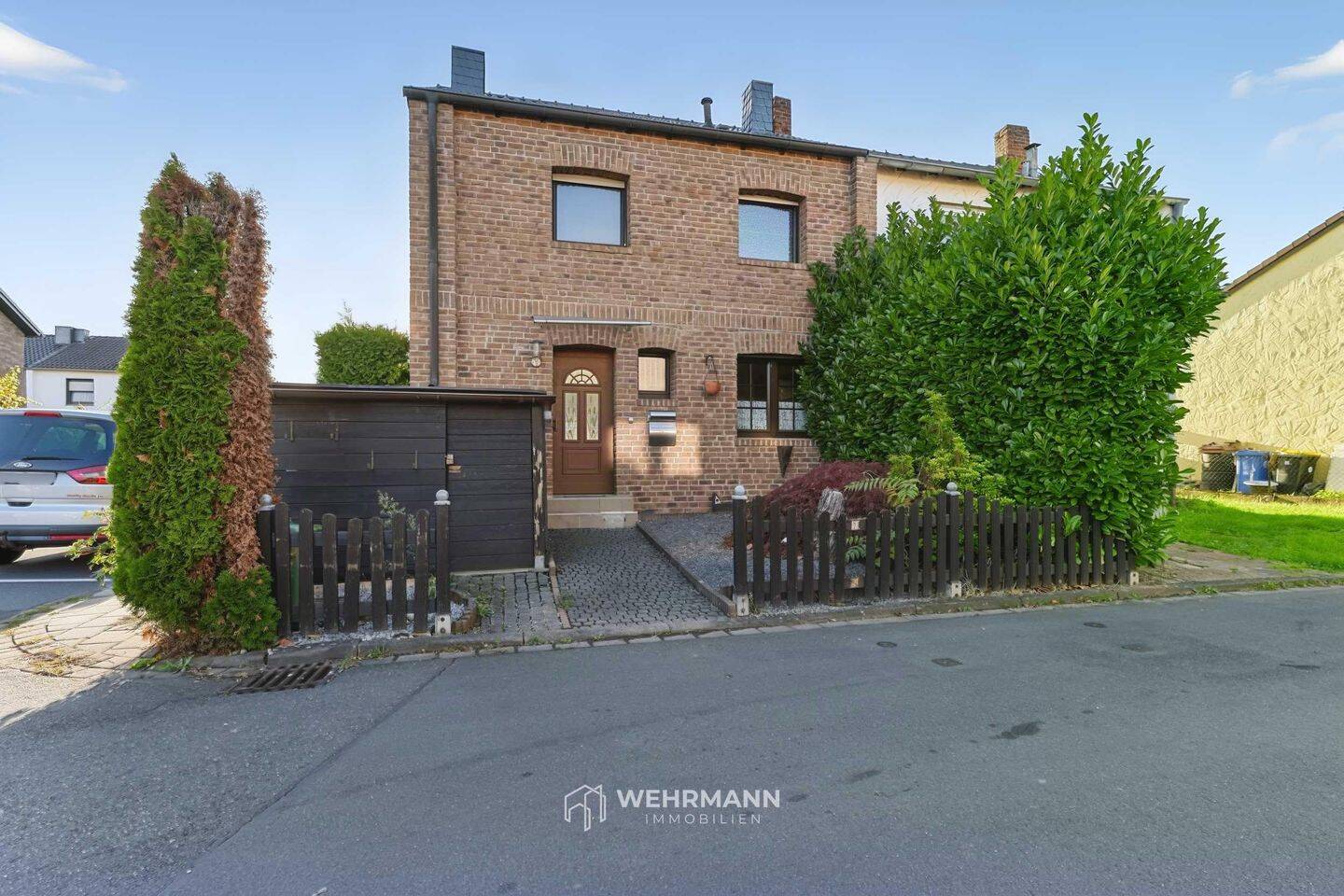 Reihenendhaus mit Wintergarten, Doppelgarage und Garten in Düren, 52353 Düren