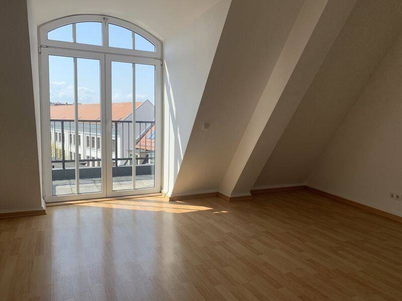 Wow* tolle DG-Wohnung mit 2 Terrassen* Lindenau* 5.OG* Laminat* EBK* Aufzug* SP anmietbar, 4177 Leipzig (Altlindenau Lindenau)