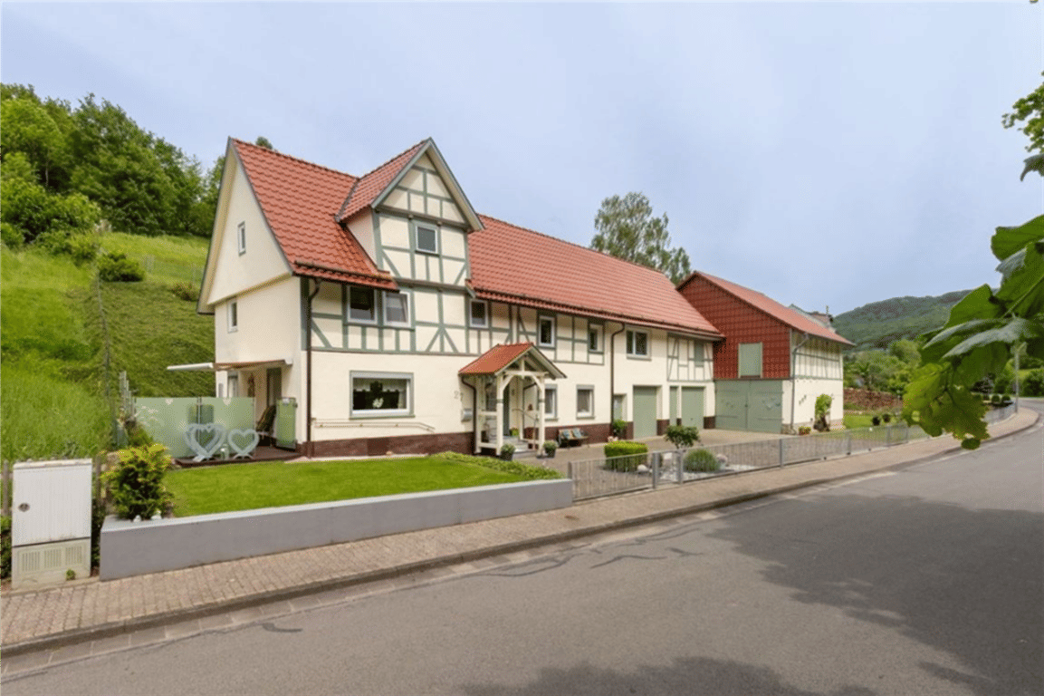 Ihr Rückzugsort in gutem Zustand am Ortsrand: Charmantes Wohnhaus mit Nebengebäude, 37276 Meinhard