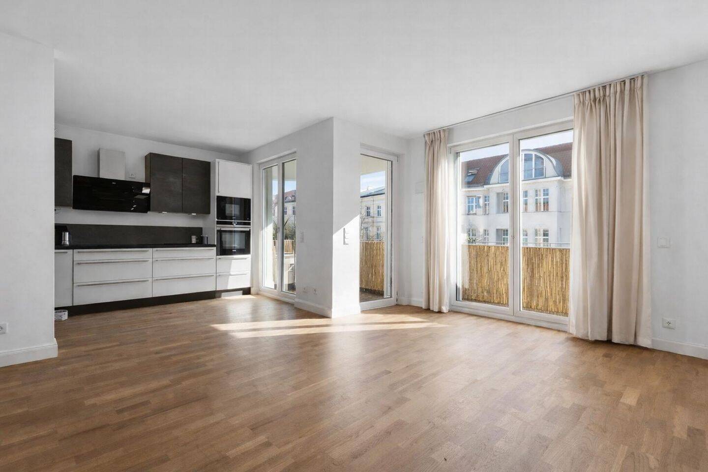 Familienfreundliche 4-Zimmer-Wohnung mit Parkett, Aufzug und Südbalkon, 13156 Berlin (Pankow Kleingartenanlage Alte Baumschule Niederschönhausen Rosenthal)