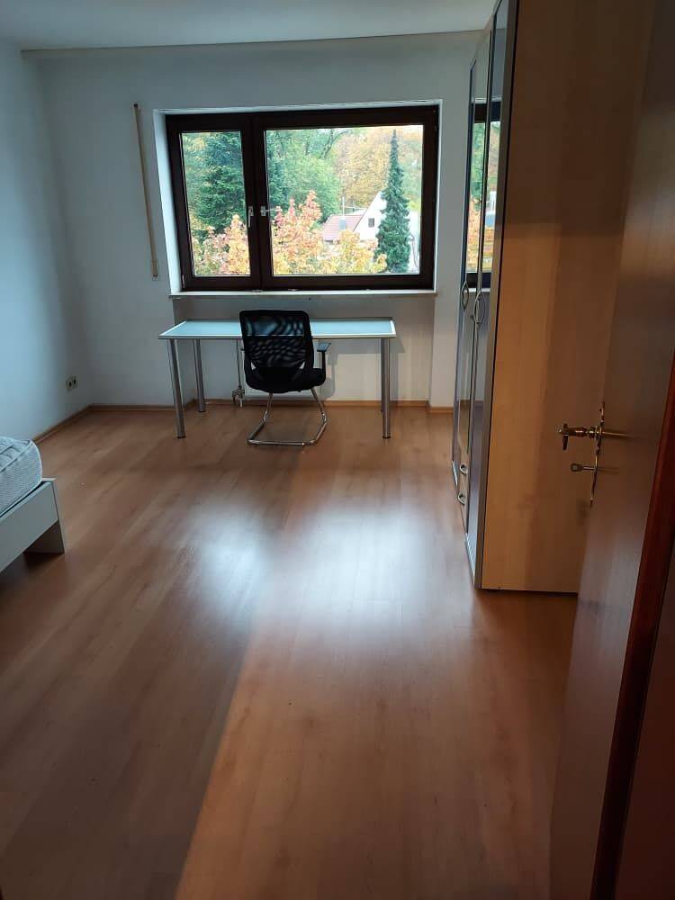 Helles WG- Zimmer mit Parkettboden, 91126 Schwabach