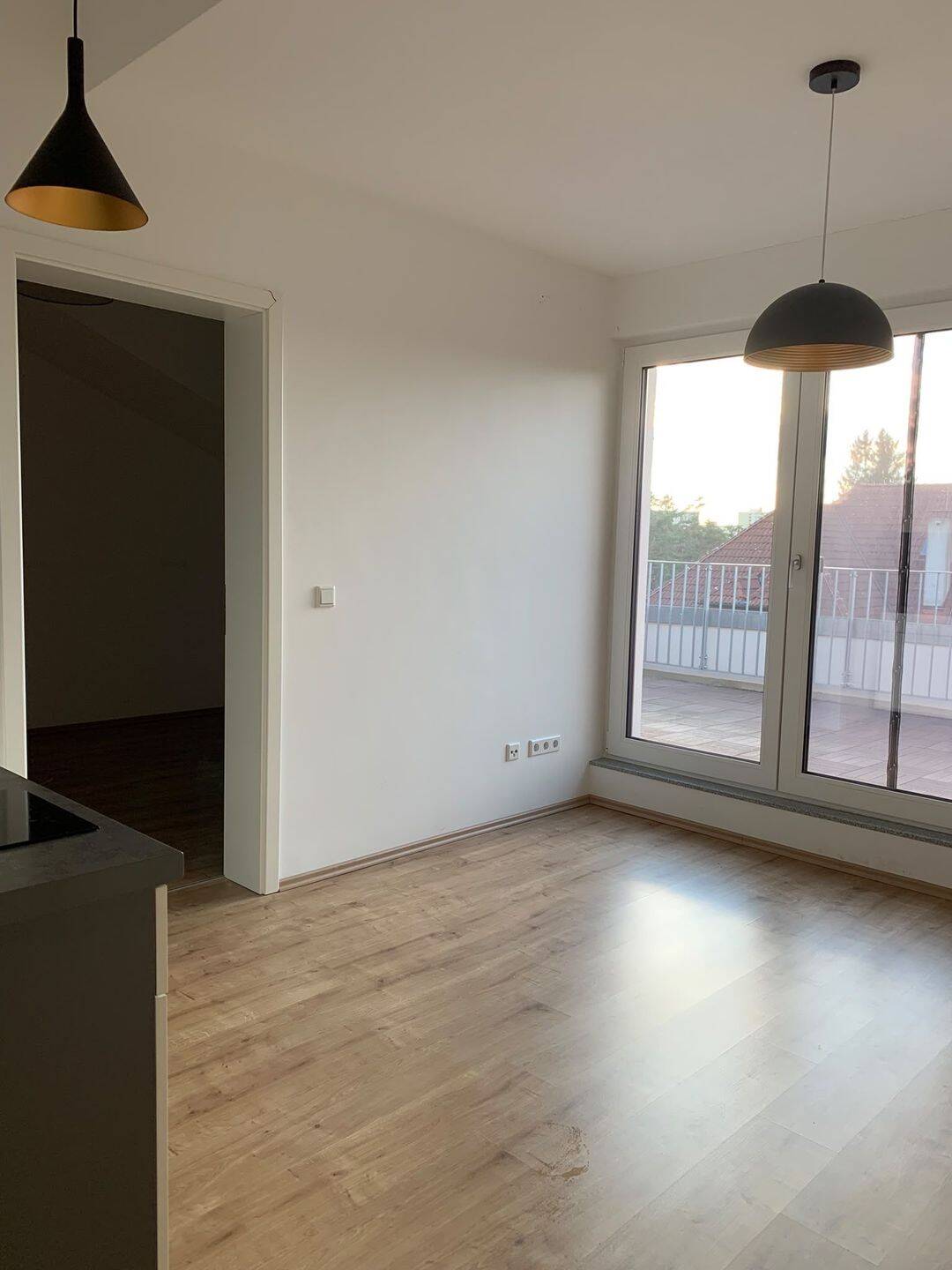Moderne 2-Zimmer-Dachgeschosswohnung mit sonniger Dachterrasse, 91052 Erlangen (Anger Erlangen-Ost Erlangen-Süd Innenstadt)