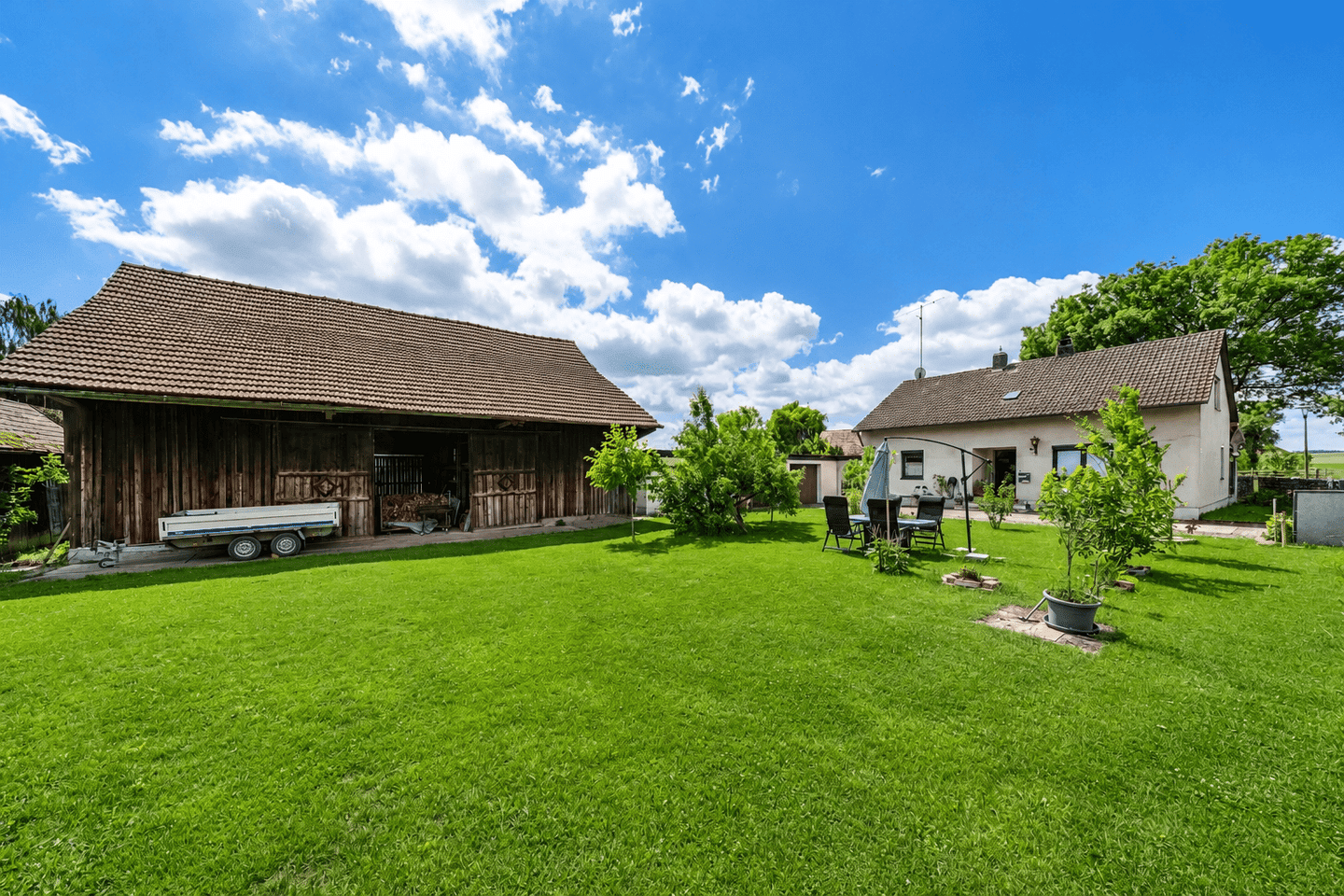 Kleines Paradies im Grünen: Modernisiertes Anwesen mit großzügigem Garten und echtem Potenzial, 93352 Rohr i. NB (Rohr)