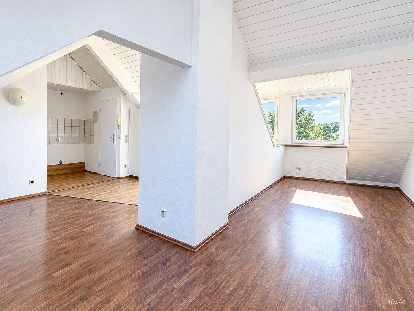 CHARMANTE DACHGESCHOSSWOHNUNG IM DENKMALGESCHÜTZTEM ALTBAU ZU KAUFEN!, 47799 Krefeld (Bockum Cracau Stadtmitte)