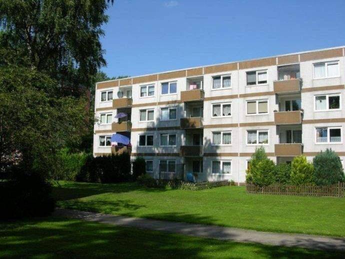Attraktive 3,5-Zi.-Wohnung in grüner Umgebung mit neuer Einbauküche und Vollbad, 23843 Bad Oldesloe