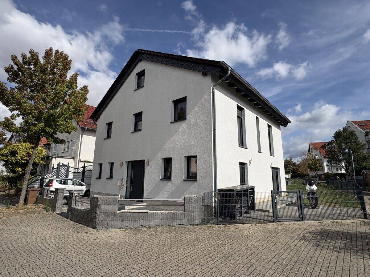 “Perfekte Anbindung“ neuwertiges Einfamilienhaus mit großzügigem Garten in Flörsheim, 65439 Flörsheim am Main