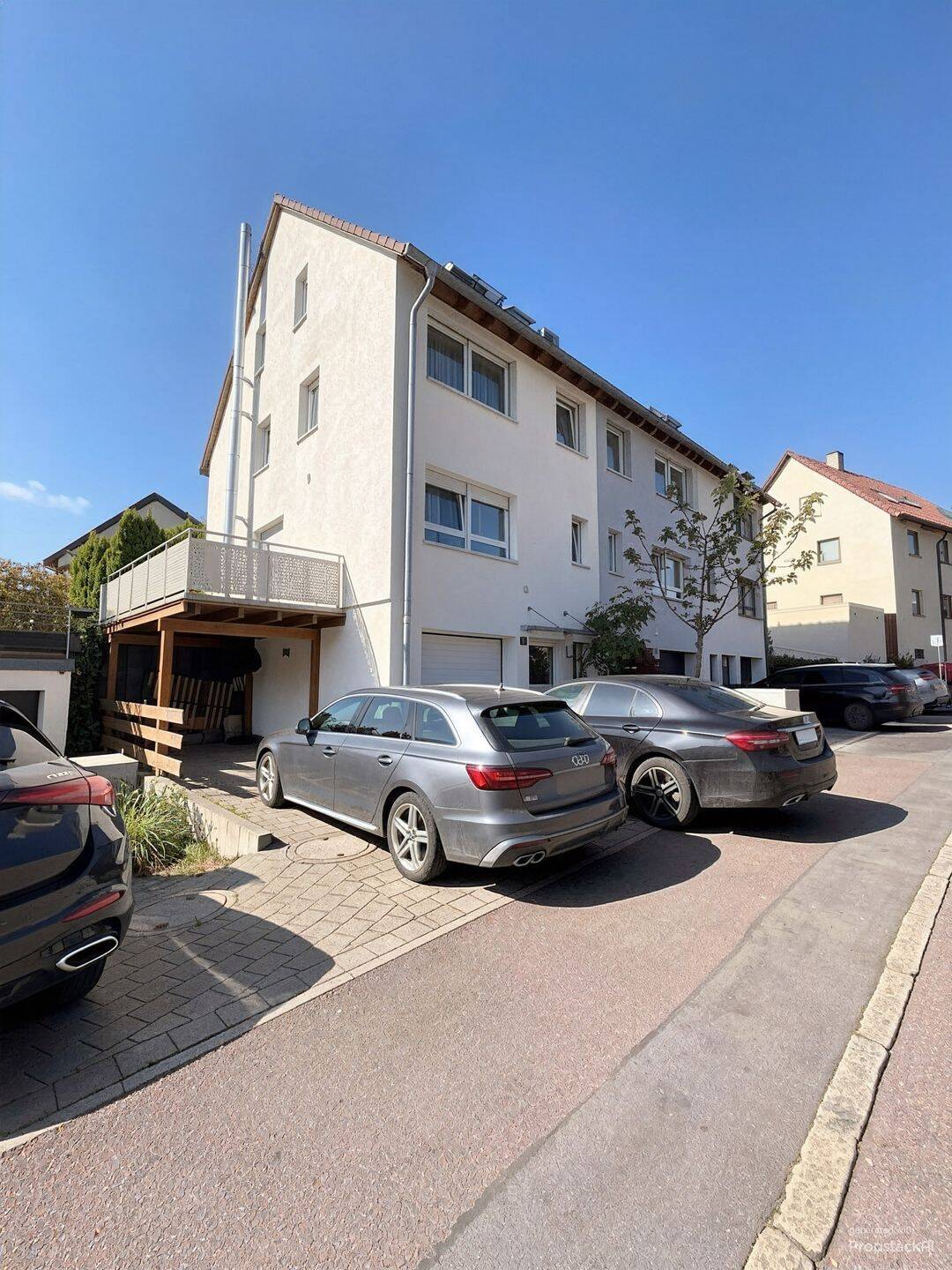 Modernes Eckhaus in Ostfildern-Nellingen mit viel Platz,  Sonnengarten, Carport, Garage und Stellpl., 73760 Ostfildern