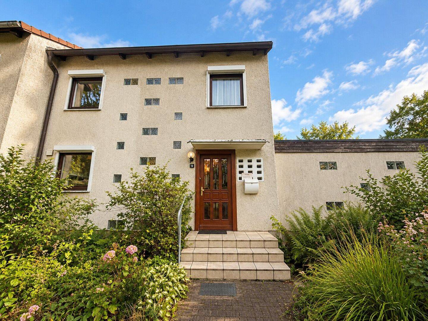 Reihenendhaus mit großem Westgarten und Doppelgarage – In Norderstedt-Glashütte, 22851 Norderstedt