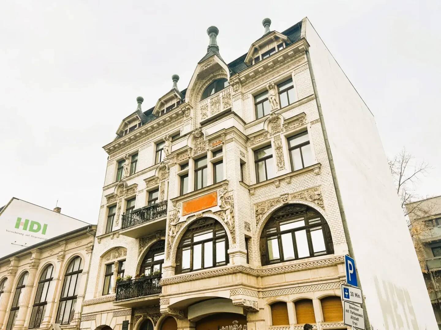 Exklusive Altbauwohnung mit Aufzug, Balkon, Tageslichtbad & Stellplatz!, 6108 Halle (Saale) (Altstadt Giebichenstein Innenstadt Paulusviertel Saaleaue)