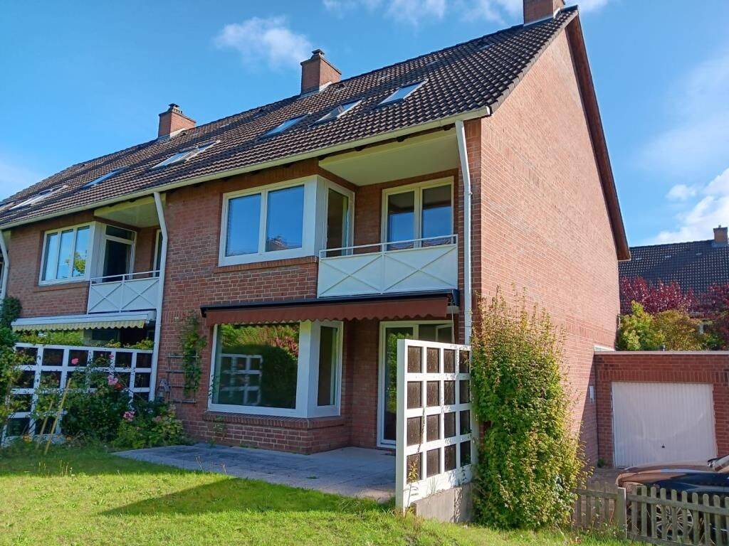 Großes renoviertes Endreihenhaus mit 5 Zimmern, Balkon, Terrasse und Garten in ruhiger Wohnlage (+ Garage), 22589 Hamburg (Altona Blankenese Iserbrook Osdorf Sülldorf)