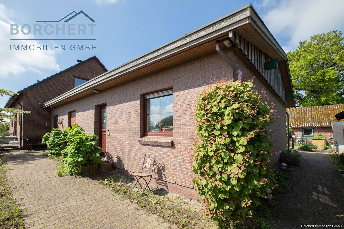 Ebenerdiger Bungalow im Doppelhausstil im Grünen von Heede zu verkaufen, 25355 Heede