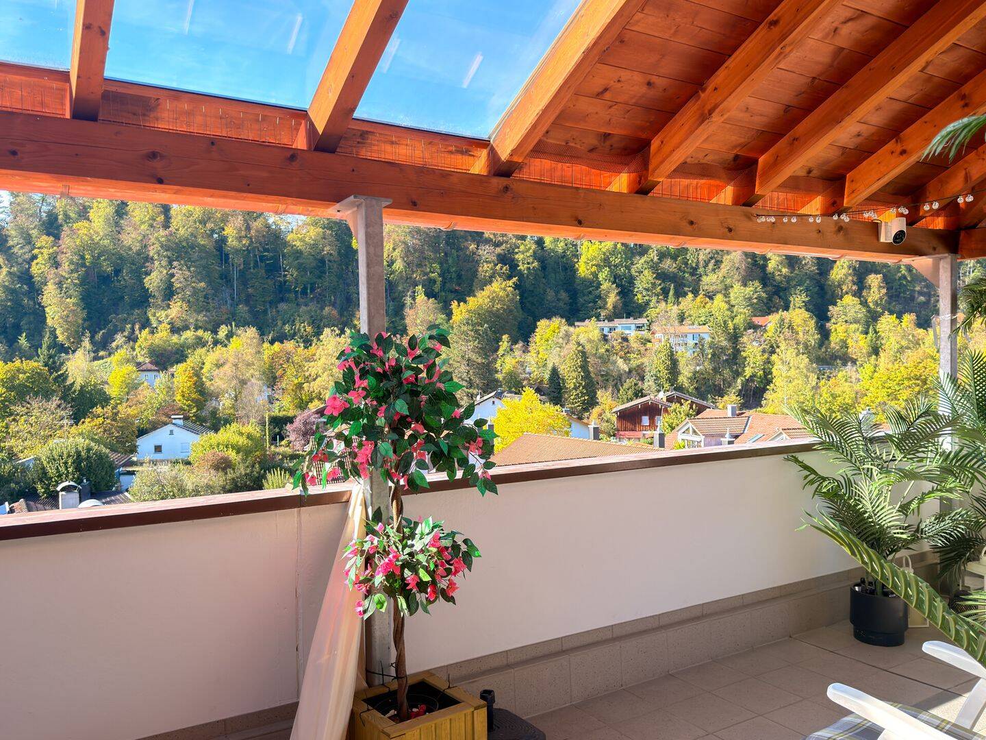 Wohnen mit Weitblick: Sanierte 3-Zimmer-Wohnung im obersten Stock mit 55 m² Dachterrasse und TG, 82515 Wolfratshausen