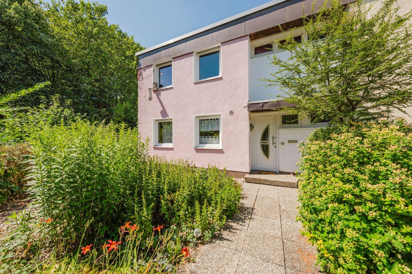 Ihr neues Zuhause mit viel Platz: 7-Zimmer-Reiheneckhaus in ruhiger Lage, 44328 Dortmund (Scharnhorst)