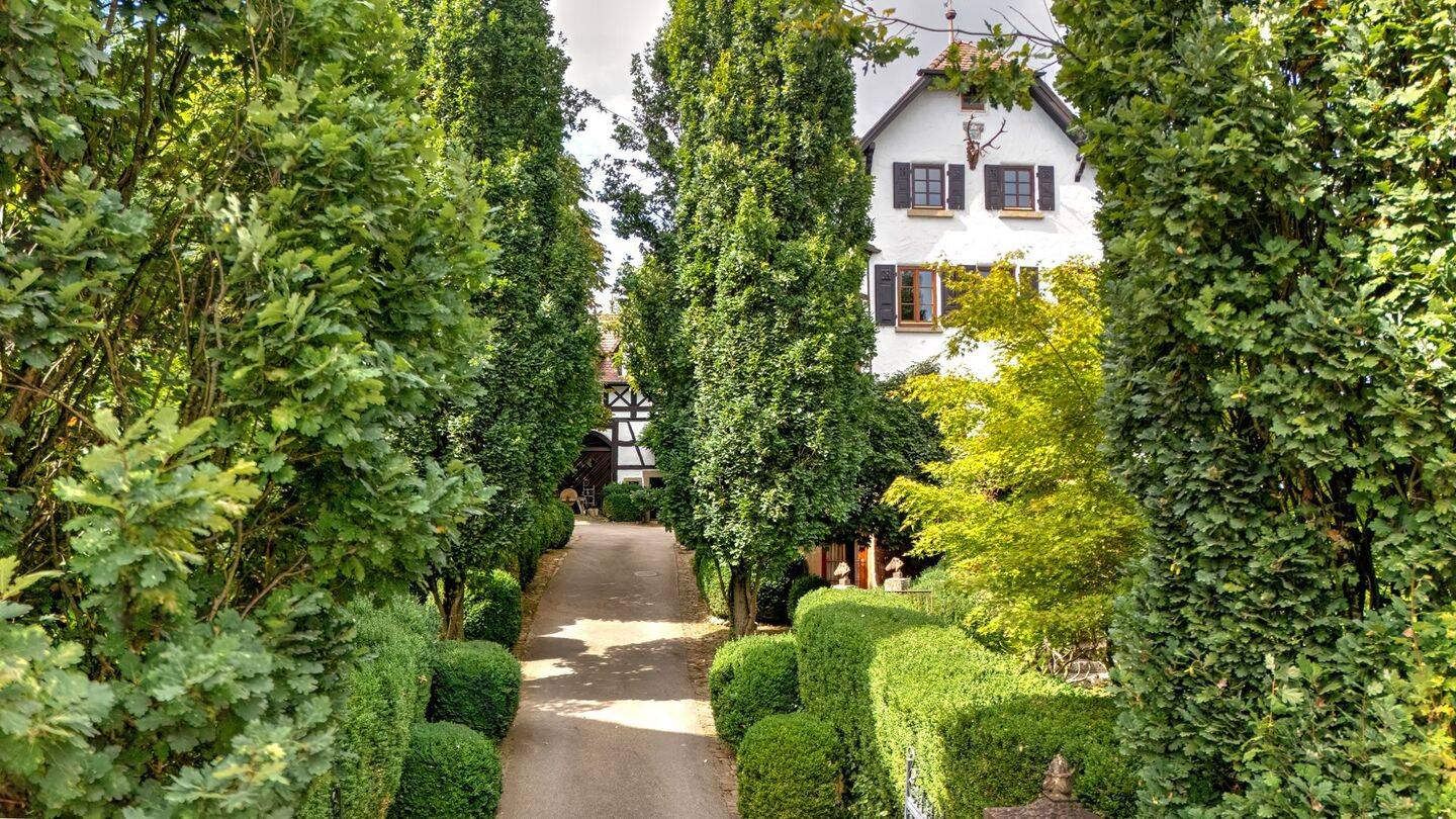 Kleines Paradies: Einzigartiges Anwesen mit vielseitigen Nutzungsmöglichkeiten, 71083 Herrenberg