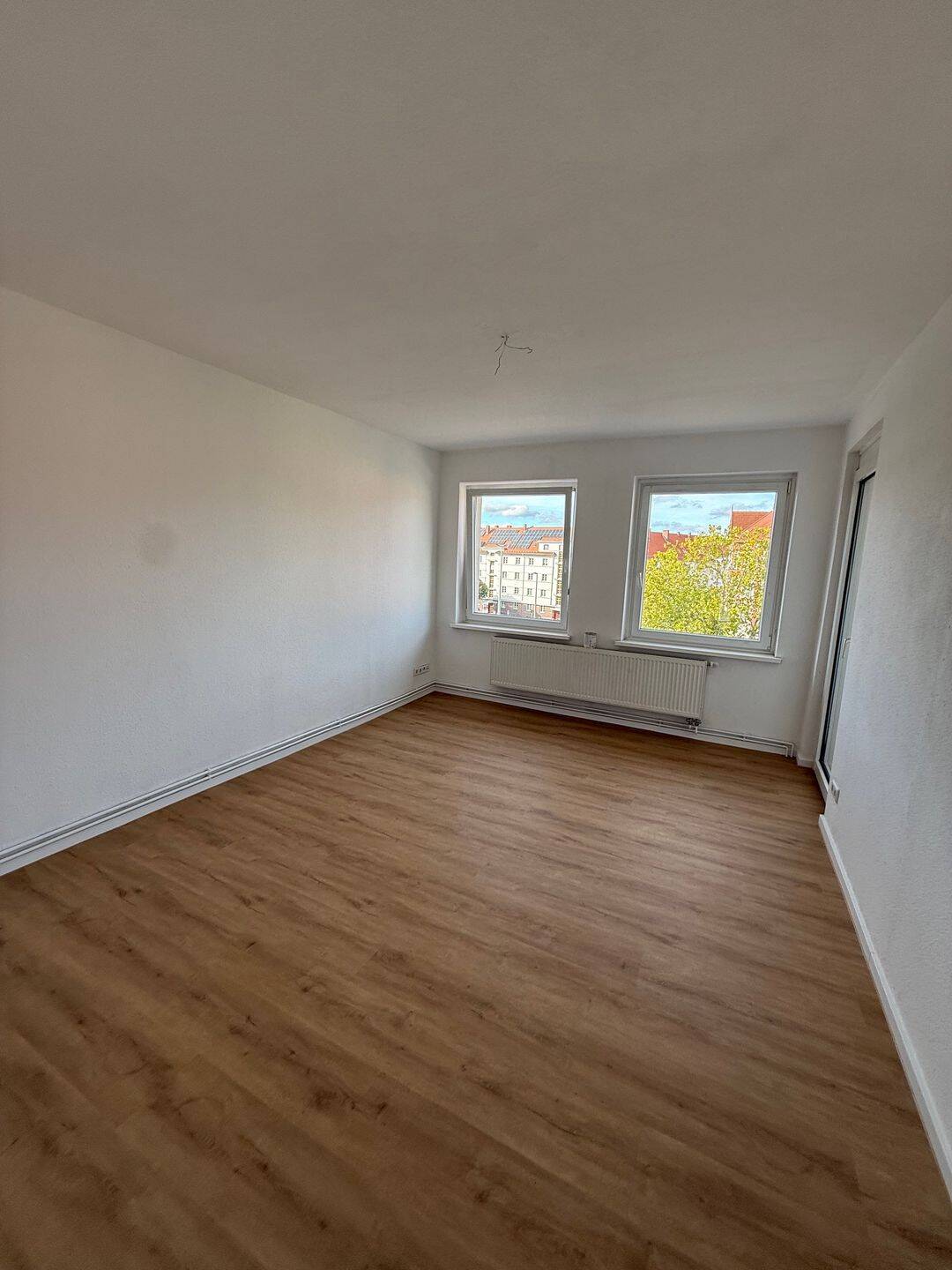 Frisch renovierte 3-Zimmer Wohnung mit Wintergarten, 38118 Braunschweig (Braunschweig)