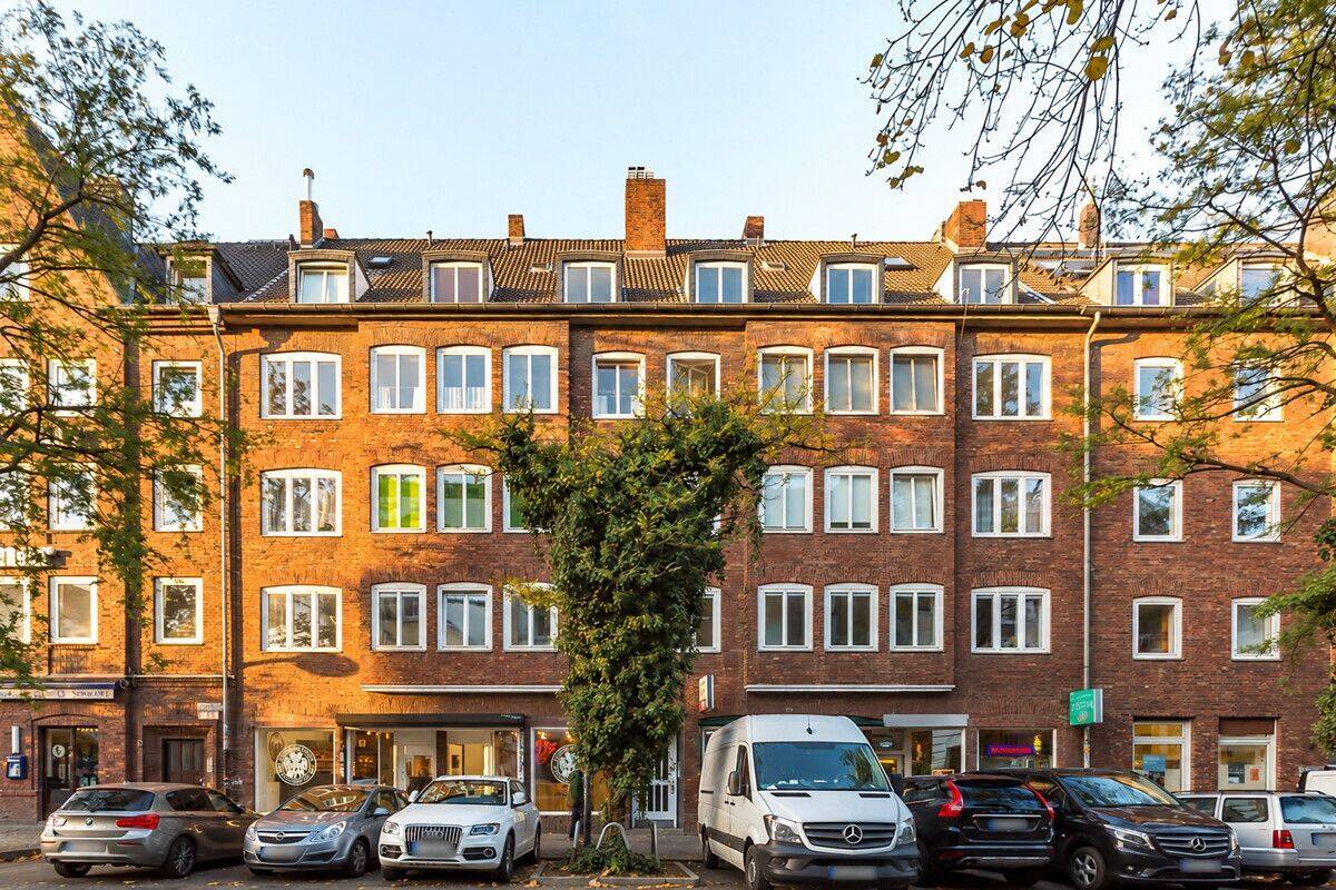 ALTSTADTFLAIR PUR – 3-ZIMMER-WOHNUNG MIT BALKON DIREKT AM BURGPLATZ, 40213 Düsseldorf