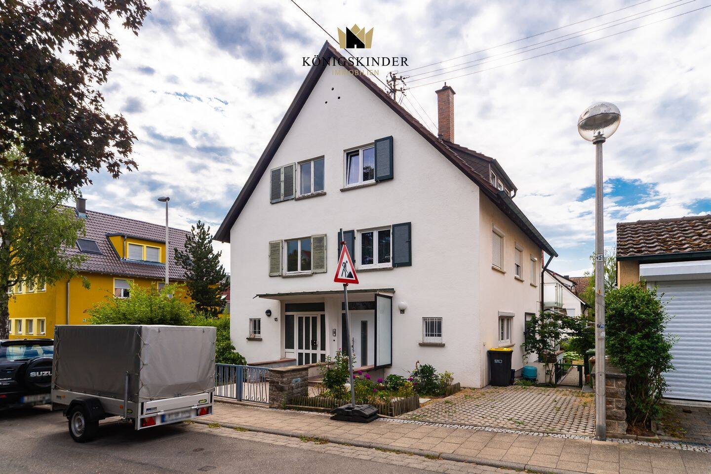 Doppelhaushälfte mit 5 Zimmer, Terrasse, Garten, Garage und Potenzial zur individuellen Gestaltung, 71642 Ludwigsburg