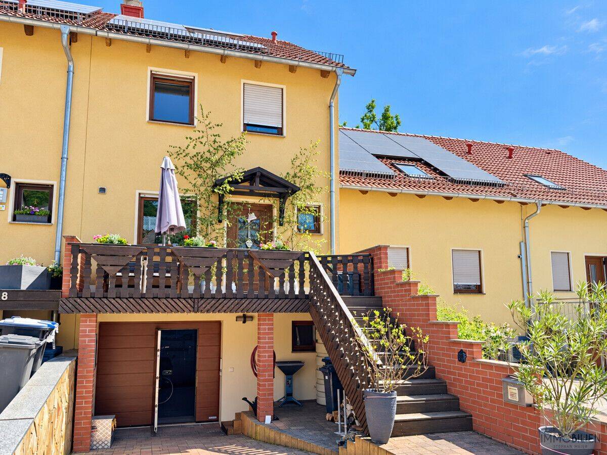 Platzwunder in Teichröda: Reihenhaus mit Anbau, Outdoor-Küche & 2 Garagen, 7407 Rudolstadt