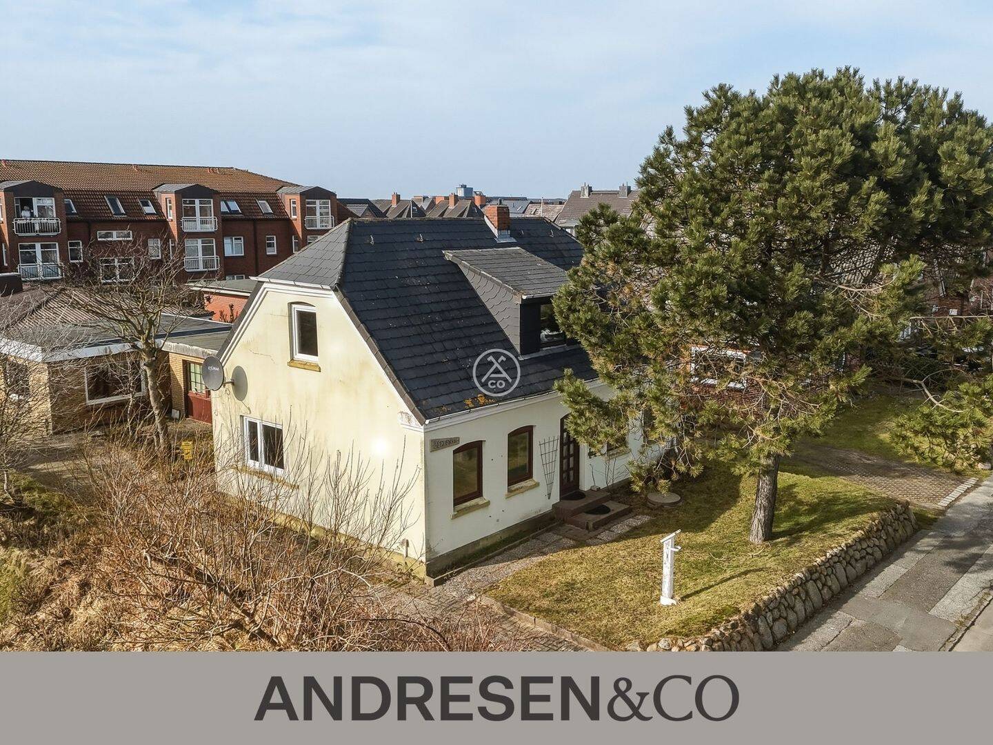 Einfamilienhaus mit separatem Bungalow in strandnaher Lage, 25980 Sylt