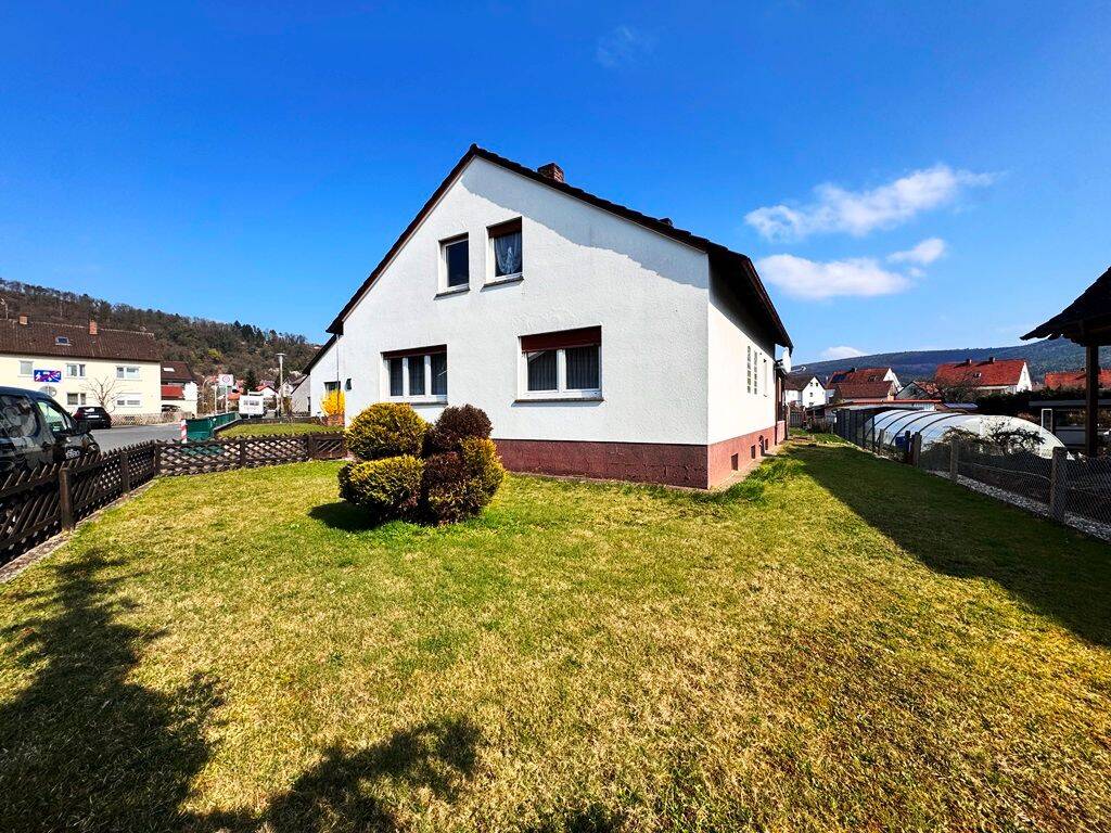 Renovierungsbedürftiges Ein- bis Zweifamilienhaus mit herrlichem Garten in ruhiger Lage, 63920 Großheubach
