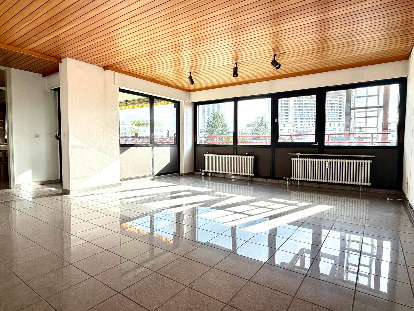 Geräumige 4,5-Zimmer Wohnung in idealer Lage, 71229 Leonberg