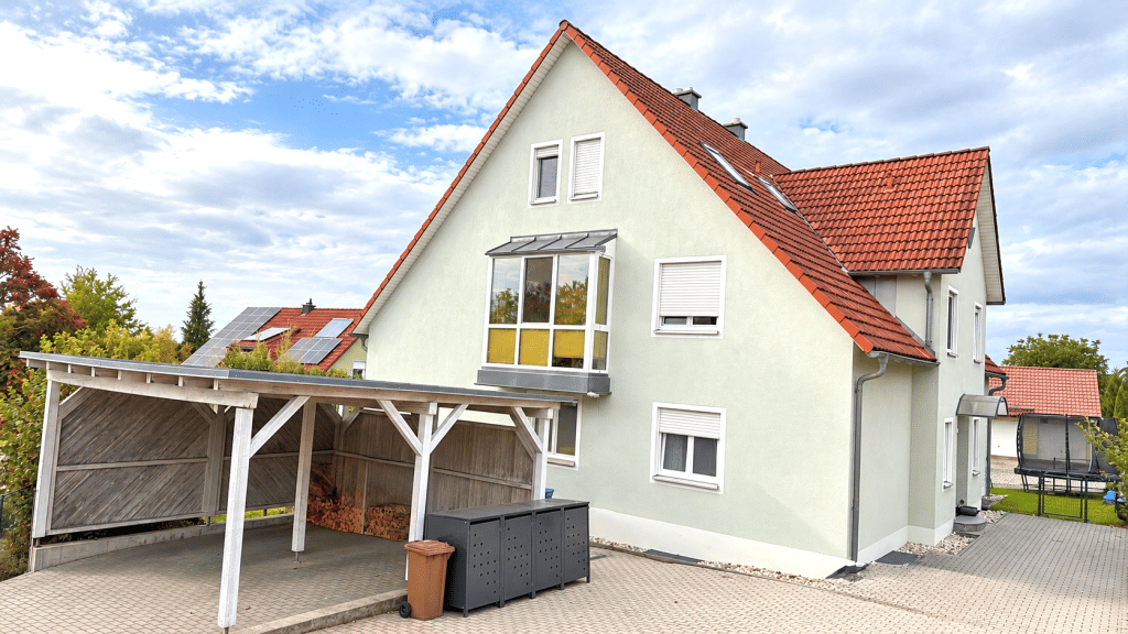 Modernes Wohnen auf zwei Ebenen! Besondere 4-Zi.-ETW mit Balkon, Schwedenofen und Carport, 92648 Vohenstrauß