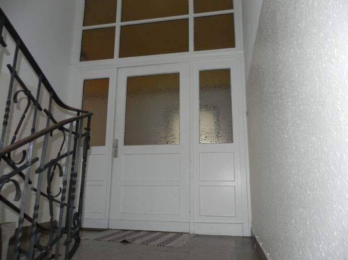 Riesige ca. 180 m² große Wohnung in zentraler Citylage von Saarlouis. Renovierung nach Mieterwunsch. Für die große Familie, auch WG geeinet.