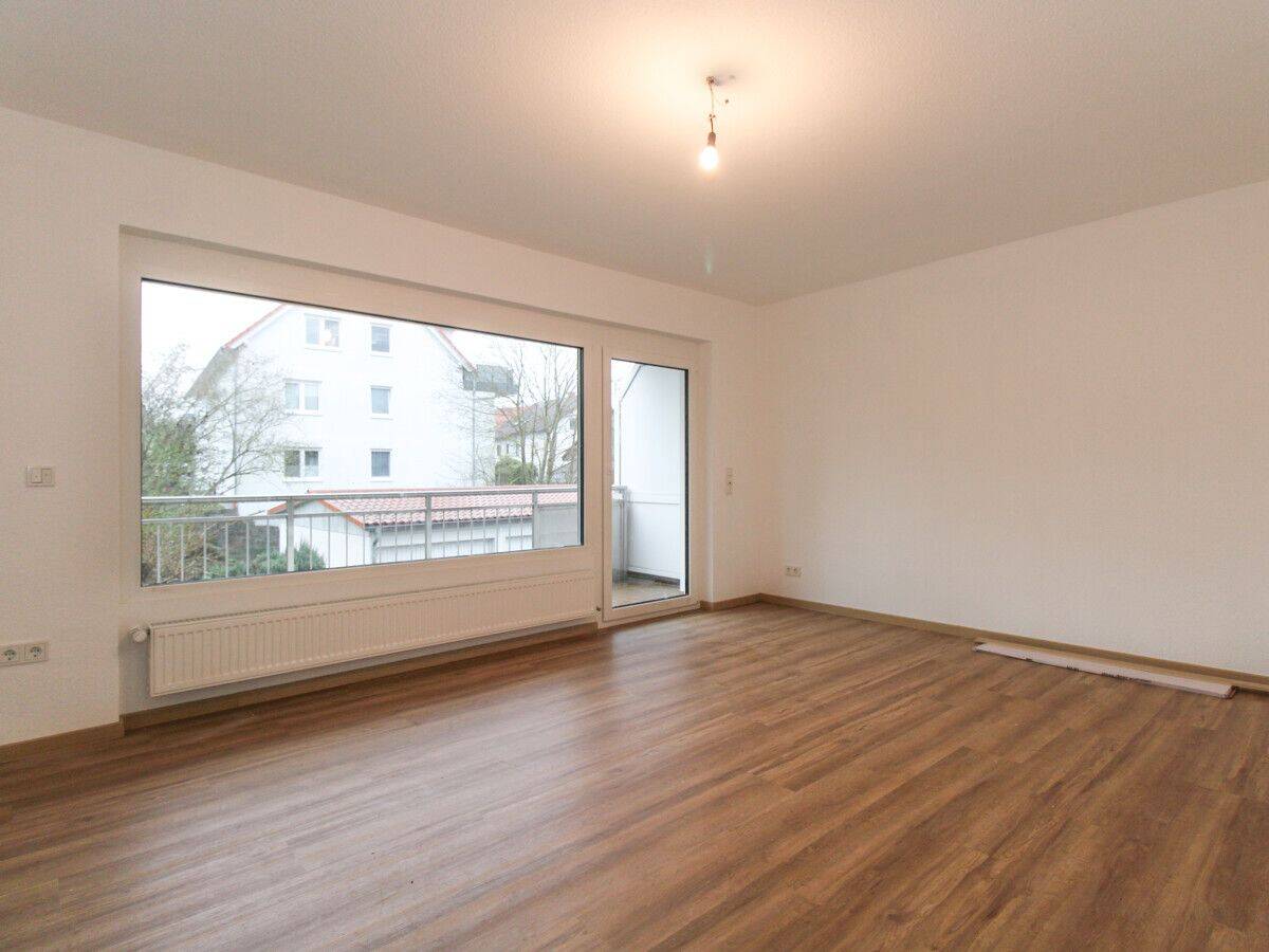 Kernsaniert & zentral – moderne 1-Zimmer-Wohnung mit sonnigem Südbalkon, 36088 Hünfeld