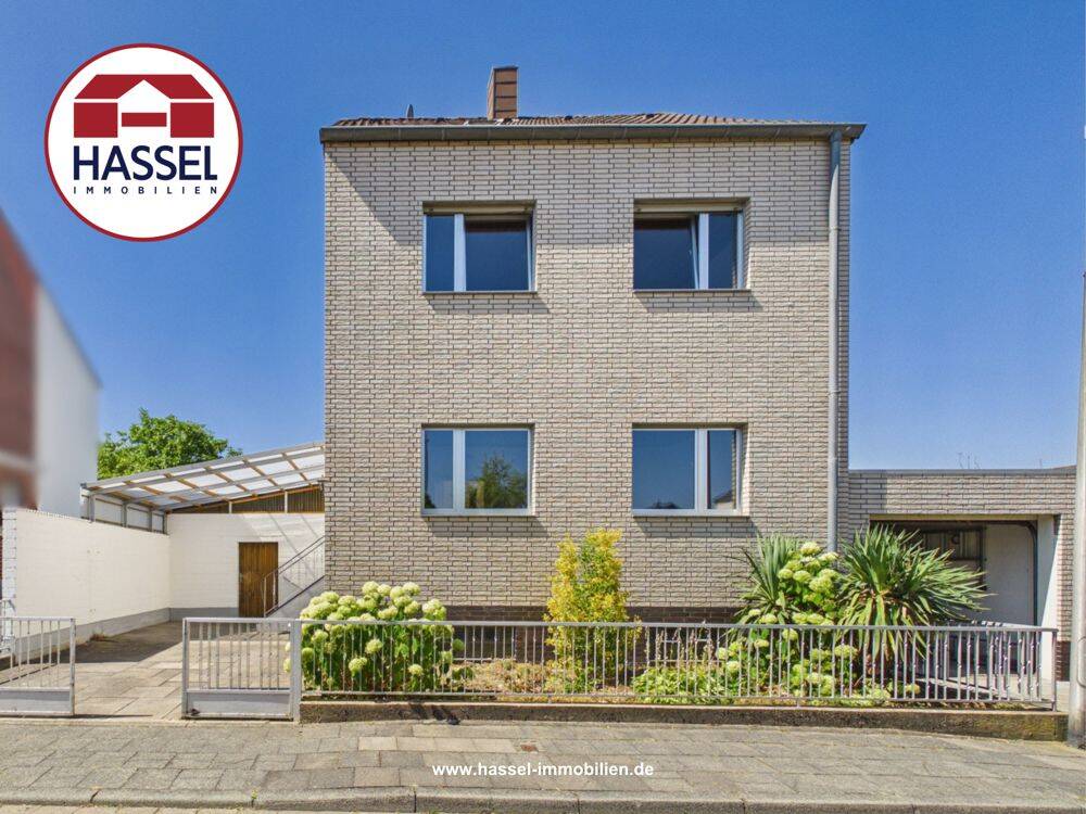 Ein kleines Haus mit viel Potenzial. Garten, Garage und Carport inklusive, 52353 Düren