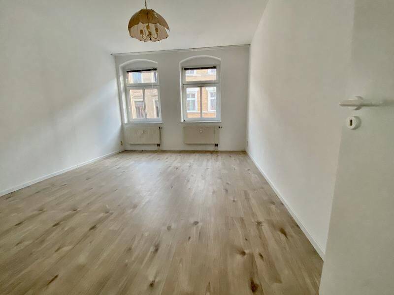 Große 2-Raum- Eigentumswohnung, neu saniert, Mietrendite 10 % oder Eigennutzung, 6712 Zeitz