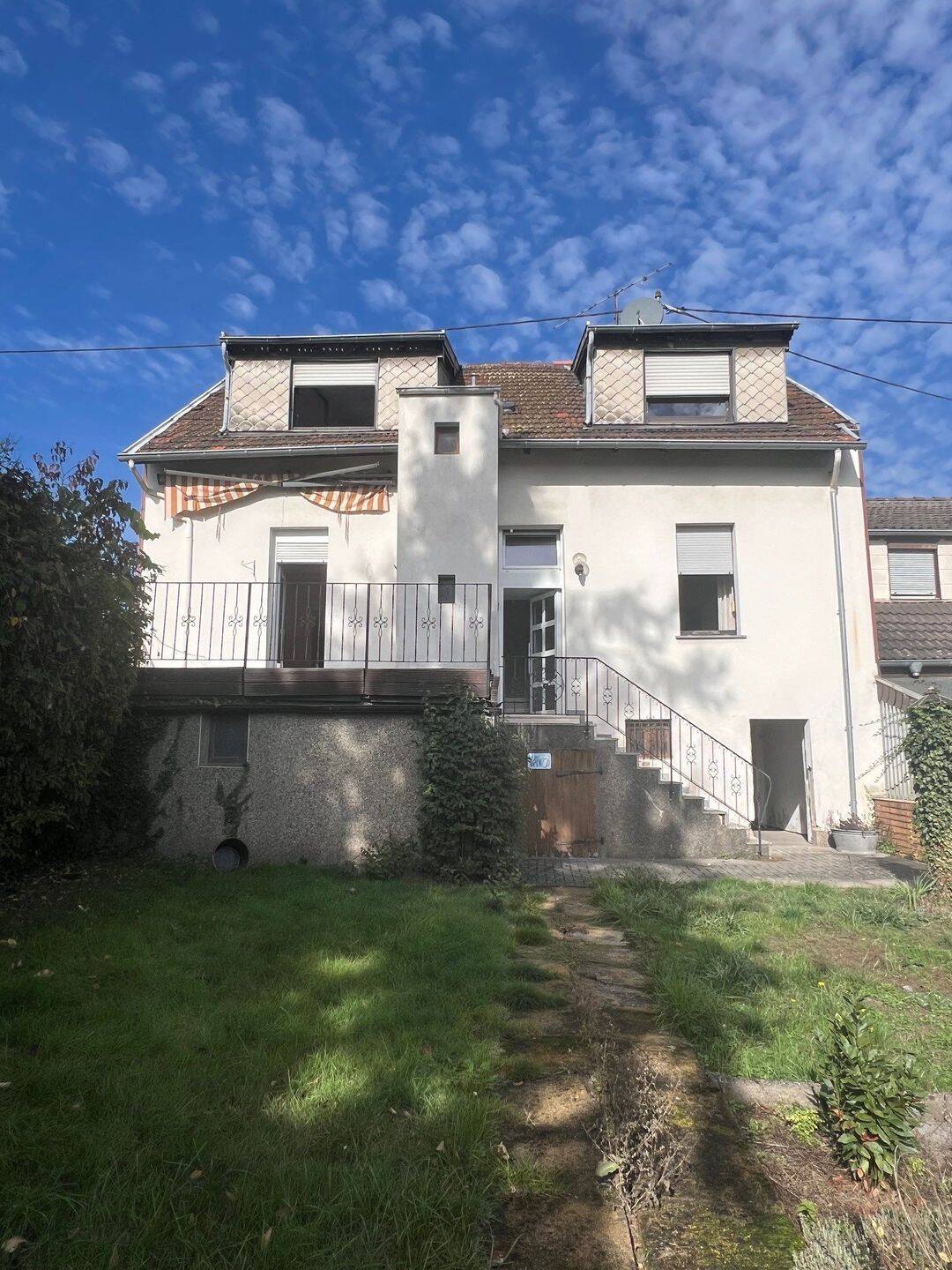 Charmantes 1-2 Familienhaus in Saarbrücken-Herrensohr – Wohnen mit vielfältigen Möglichkeiten, 66125 Saarbrücken
