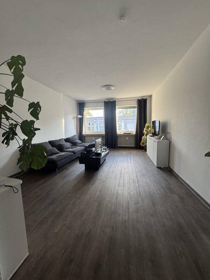 Helle, modernisierte 2,5-Zimmer-Wohnung mit großzügigem Wohnbereich in ruhiger Hoflage, 46045 Oberhausen