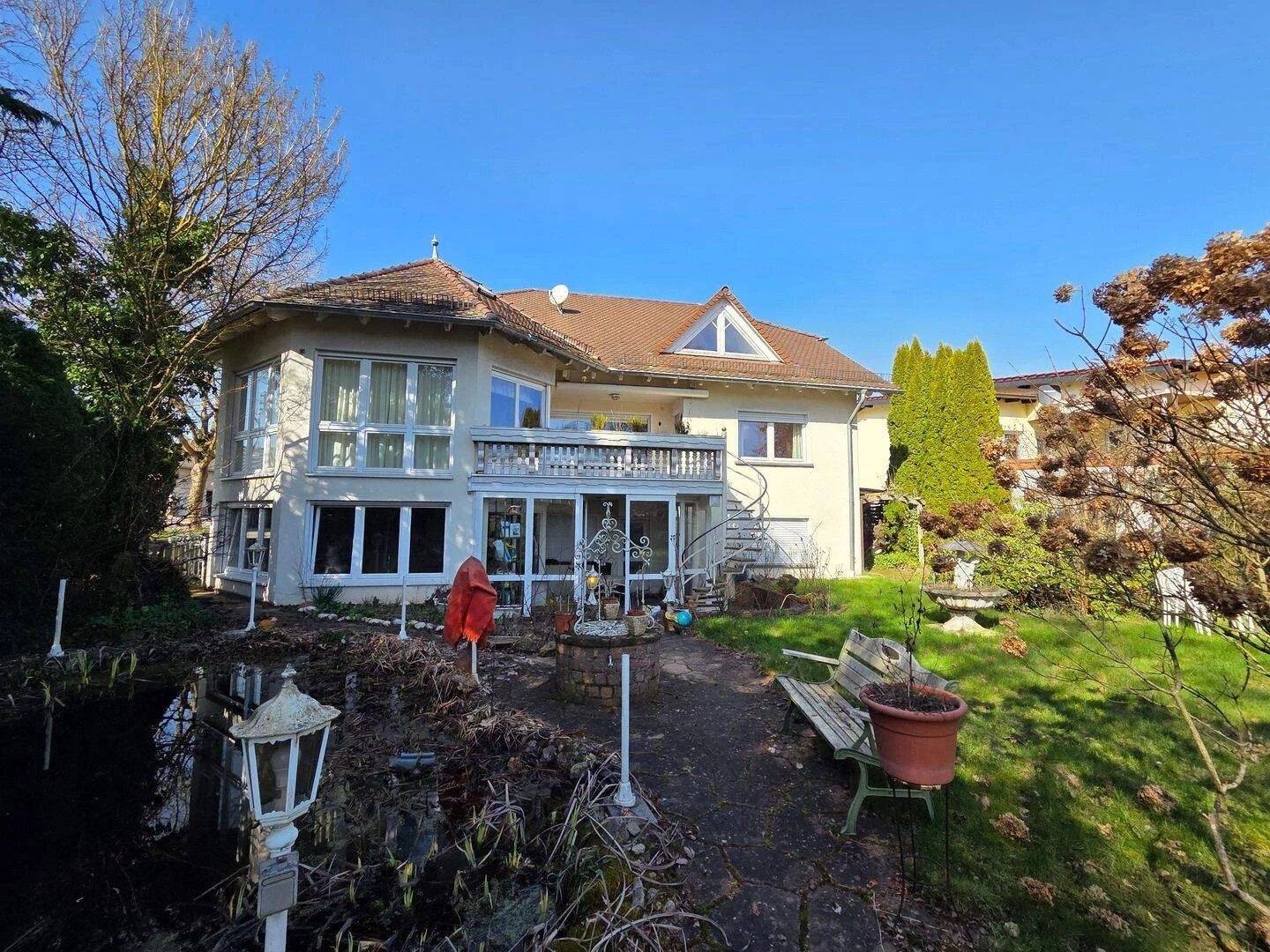 Exklusives Einfamilien-Haus mit Einliegerwohnung, Wintergarten, Sauna und parkähnlichem Garten, 66564 Ottweiler