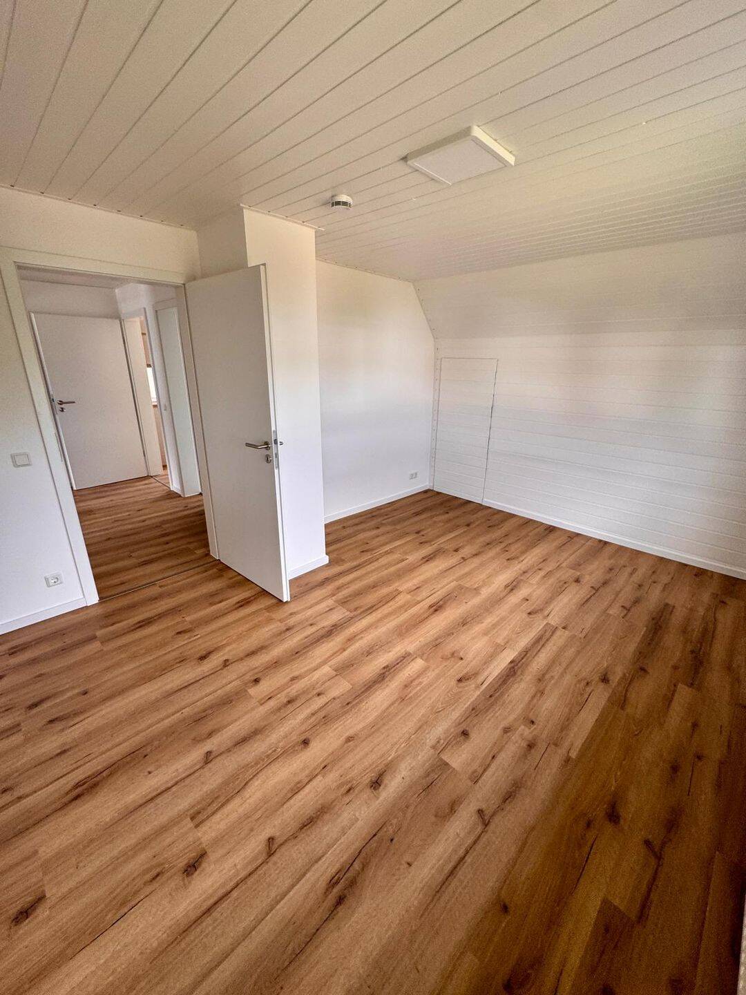 Neue kernsanierte Dachgeschosswohnung in Guxhagen (Breitenau), 34302 Guxhagen