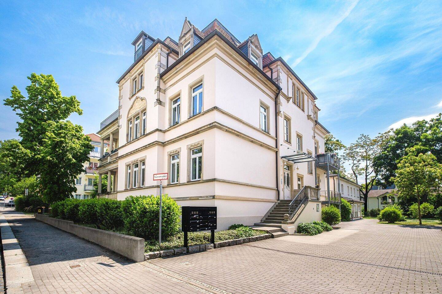 Elegante Altbau-Wohnung mit Loggia in bester Lage von Dresden, 1099 Dresden